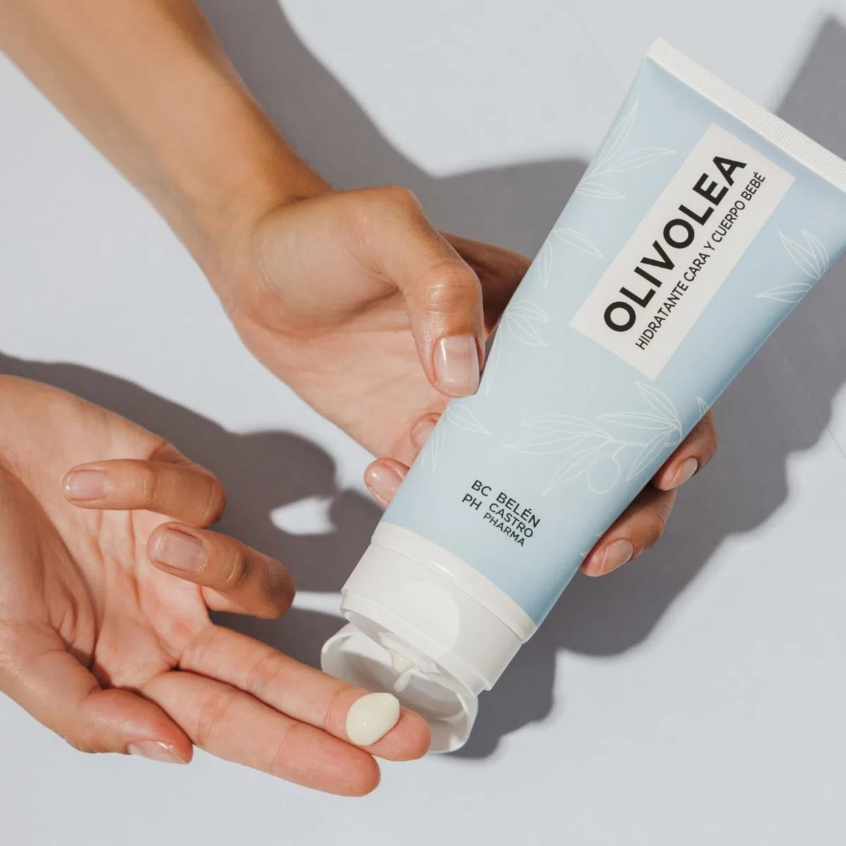 OLIVOLEA Crema Hidratante Bebé Cara y Cuerpo, para Piel Sensible y Atópica, Protege y Calma, Ingredientes Naturales, Ideal para Recién Nacidos, 200 ml