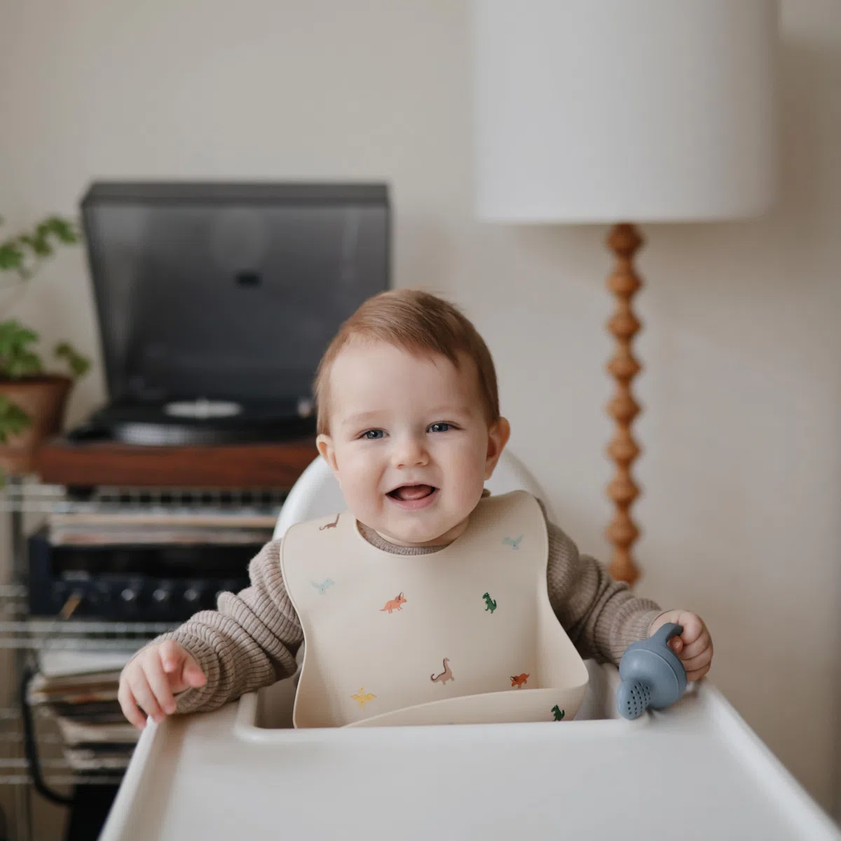 mushie Babero de Silicona para Bebés | Baberos de Alimentación con Bolsillo | Fáciles de Lavar | 4 Tamaños Ajustables | Sin BPA | Accesorio Durable para Niños Pequeños y Niñas |