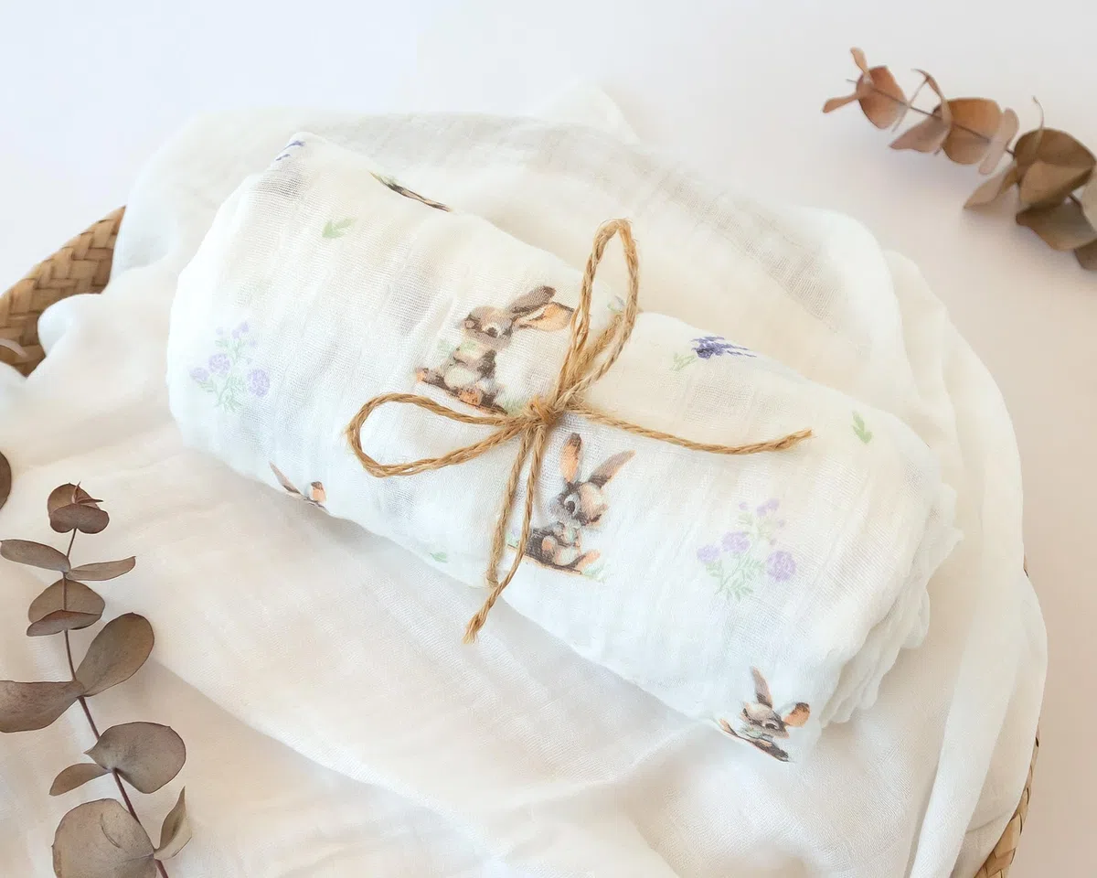 Kiokids | Muselina Conejitos | Colección Petit Moments | 70% Bambú y 30% Algodón | Gran Suavidad | Termoclimática y Antibacteriana | Protector Rayos UV | Certificado OEKOTEX | +0 Meses | 120x120cm