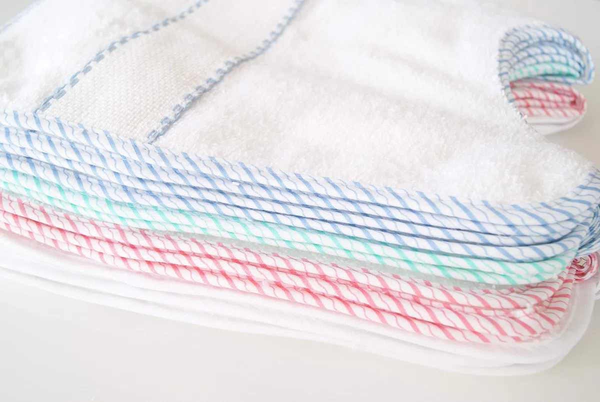 Interbaby 00042 - Pack de 12 baberos de punto de cruz 20x25, unisex