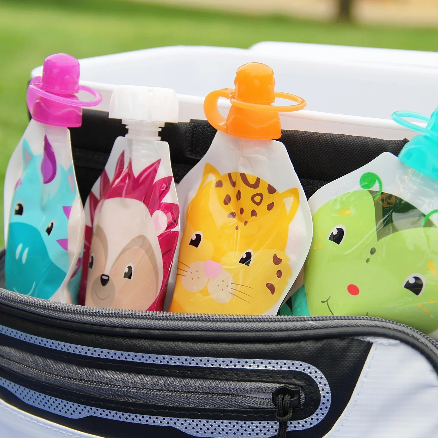 ChooMee Bolsas Reutilizables para Comida de Bebé + Tapas de Silicona SoftSip | Sin BPA, Antifugas, para Smoothies, Purés y Yogur | Doble Cierre y Base Ancha | 4 Uds, 140 ml FreshSquad